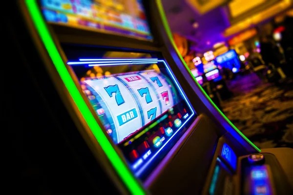 gf777 apk mobile app interface showing betting markets and live dealers